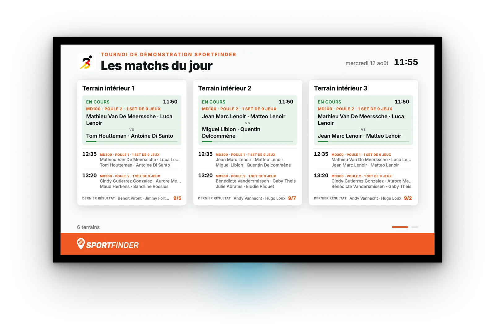 Écran de club affichant les matchs du jour d'un tournoi, terrain par terrain, avec le match en cours et les suivants