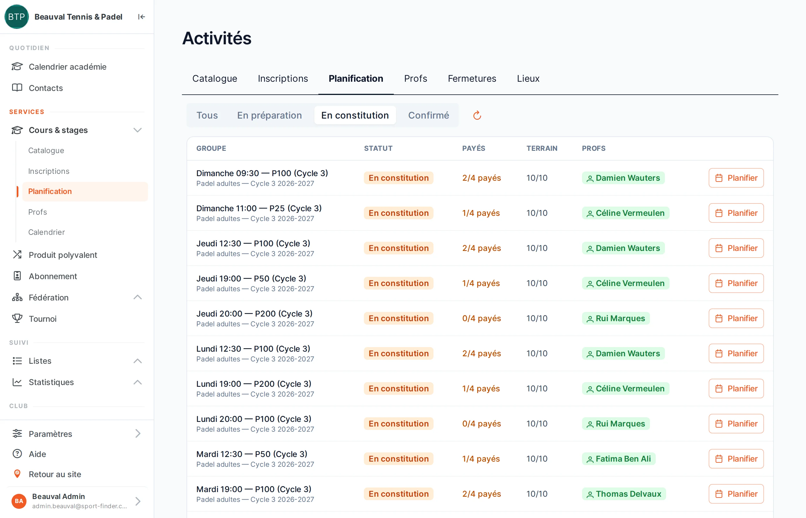 L'écran Planification de SportFinder filtré sur les groupes en constitution : chaque ligne affiche son statut, le nombre de places payées (2/4, 1/4, 0/4), le terrain et le prof