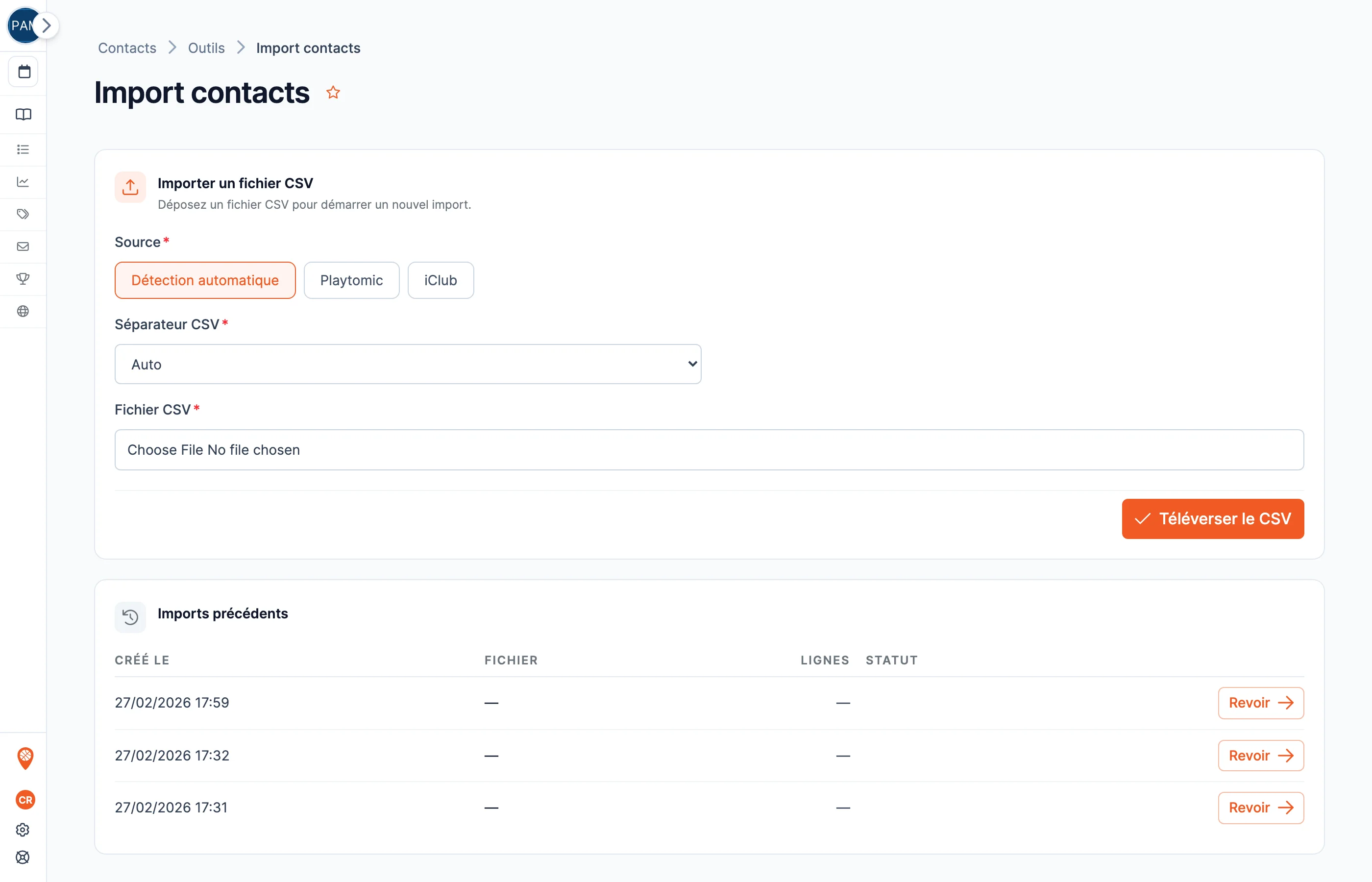 L'assistant d'import de contacts dans le back-office SportFinder : choix de la source (détection automatique, Playtomic, iClub), dépôt du fichier CSV et historique des imports précédents